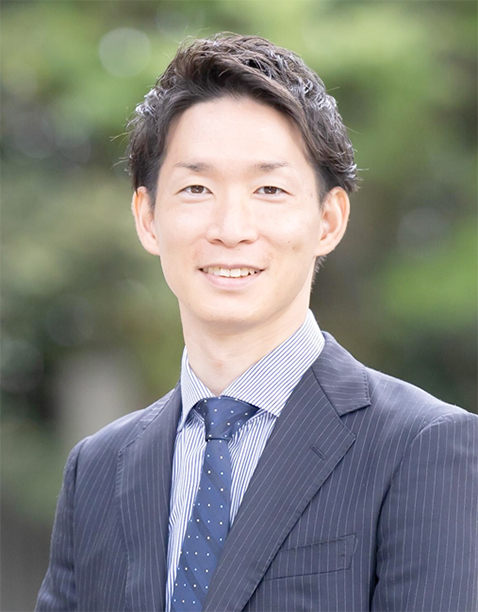 <span>代表</span><br />
清水賢太　Kenta Shimizu